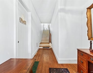 31 Howard Avenue - Photo Thumbnail 3