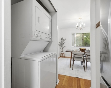 359 N Greeley Avenue - Photo Thumbnail 6