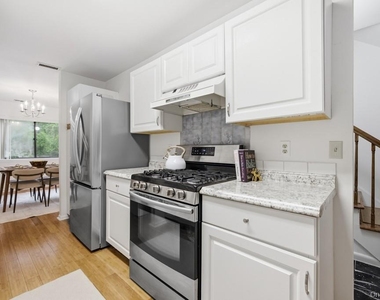 359 N Greeley Avenue - Photo Thumbnail 4