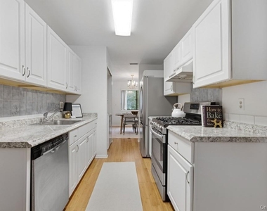 359 N Greeley Avenue - Photo Thumbnail 5