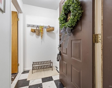 359 N Greeley Avenue - Photo Thumbnail 2