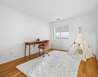 359 N Greeley Avenue - Photo Thumbnail 10