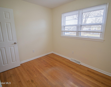 27 Hanifin Avenue - Photo Thumbnail 7