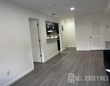 392 College Drive - Photo Thumbnail 14