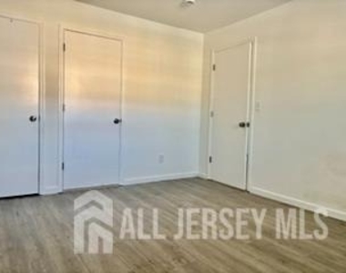 392 College Drive - Photo Thumbnail 9