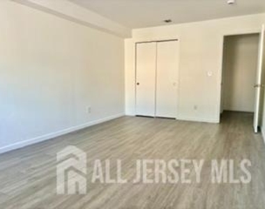 392 College Drive - Photo Thumbnail 6
