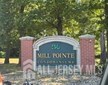 392 College Drive - Photo Thumbnail 17