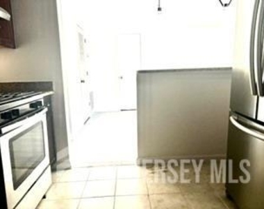 392 College Drive - Photo Thumbnail 4