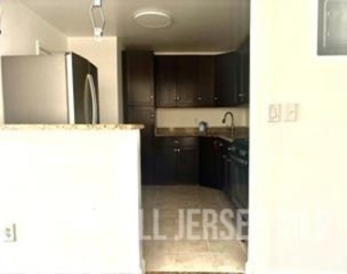 392 College Drive - Photo Thumbnail 3