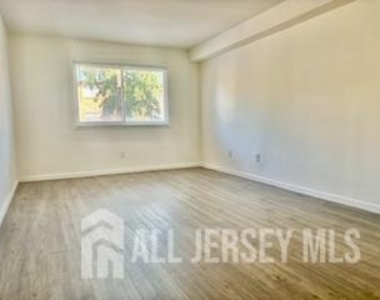 392 College Drive - Photo Thumbnail 7