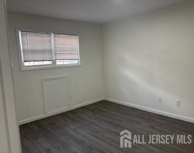 392 College Drive - Photo Thumbnail 18