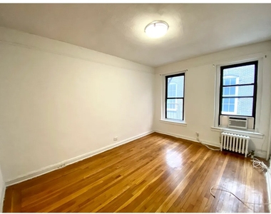 237 E 58th Street - Photo Thumbnail 3