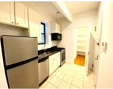 237 E 58th Street - Photo Thumbnail 4