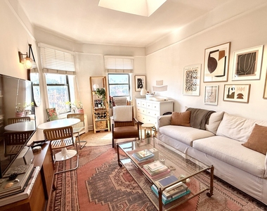 51 7th Avenue S - Photo Thumbnail 2