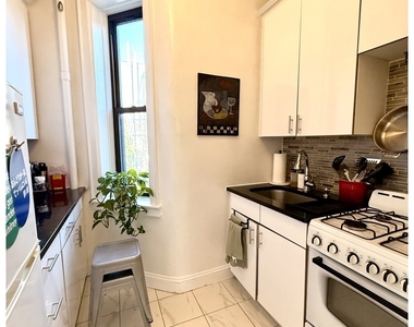 51 7th Avenue S - Photo Thumbnail 7
