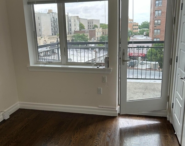 1329 E 17th Street - Photo Thumbnail 4