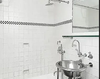 237 Madison Avenue - Photo Thumbnail 4