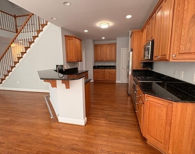 10802 Cedar Creek Drive - Photo Thumbnail 6