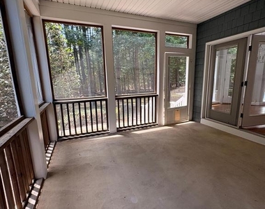 10802 Cedar Creek Drive - Photo Thumbnail 8