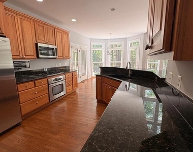 10802 Cedar Creek Drive - Photo Thumbnail 7
