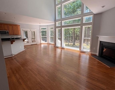 10802 Cedar Creek Drive - Photo Thumbnail 4