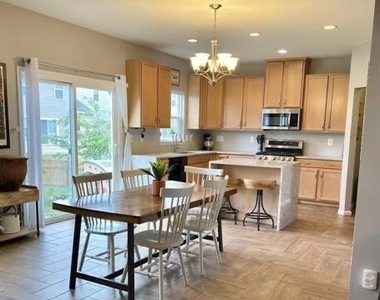 9411 Wood Creek Circle - Photo Thumbnail 10