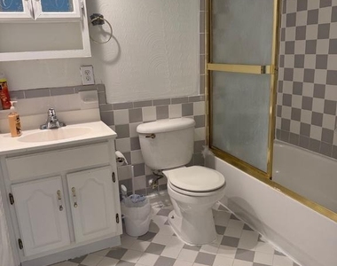 2911 Hickory Creek Court - Photo Thumbnail 7