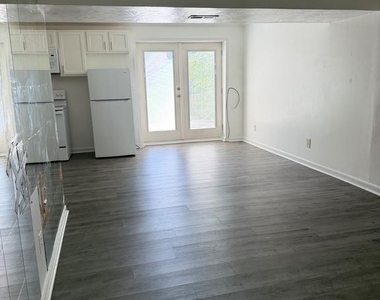 2911 Hickory Creek Court - Photo Thumbnail 3