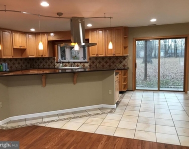 7078 Token Valley Road - Photo Thumbnail 9