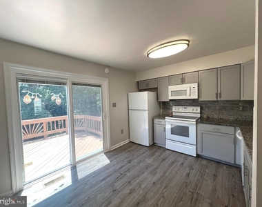 12102 Presidio Way - Photo Thumbnail 8