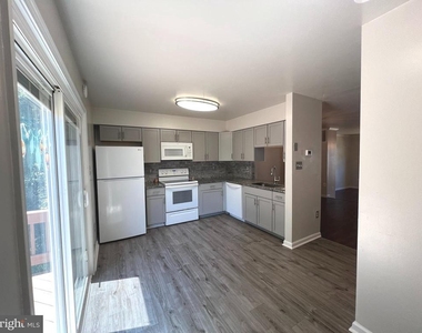 12102 Presidio Way - Photo Thumbnail 9