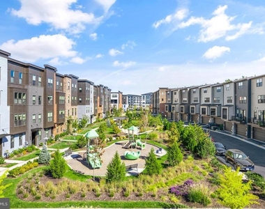 12973 Hattontown Square - Photo Thumbnail 4
