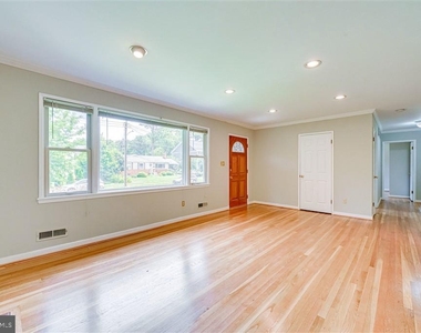 1934 Mcfall Street - Photo Thumbnail 5