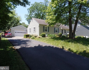 1820 Pimmit Drive - Photo Thumbnail 2