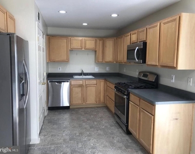 1820 Pimmit Drive - Photo Thumbnail 3