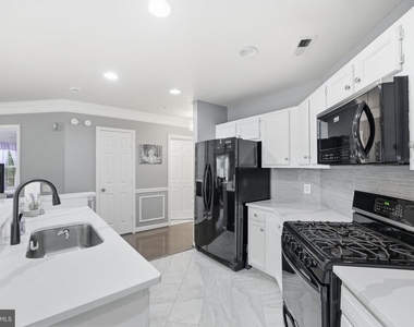 12461 Hayes Court - Photo Thumbnail 7