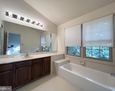 2134 Kings Garden Way - Photo Thumbnail 13