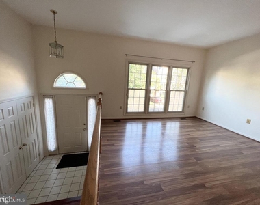 2134 Kings Garden Way - Photo Thumbnail 2