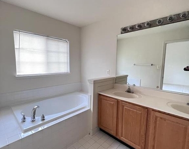 13205 Fox Ripple Lane - Photo Thumbnail 17