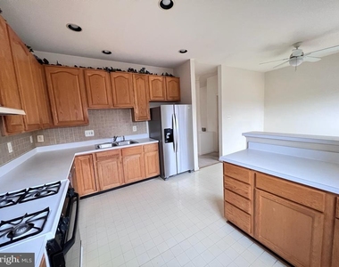 13205 Fox Ripple Lane - Photo Thumbnail 3