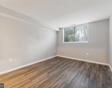 10724 W West Drive - Photo Thumbnail 7