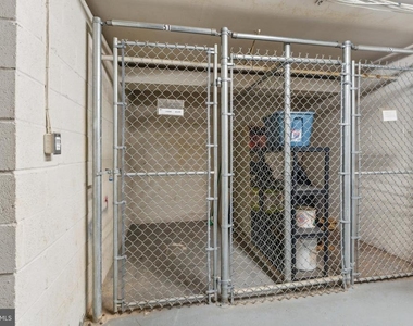 10724 W West Drive - Photo Thumbnail 14
