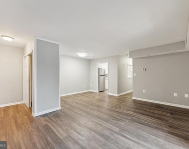 10724 W West Drive - Photo Thumbnail 2
