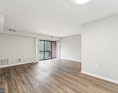 10724 W West Drive - Photo Thumbnail 3