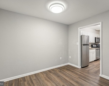 10724 W West Drive - Photo Thumbnail 4
