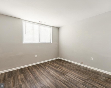 10724 W West Drive - Photo Thumbnail 11