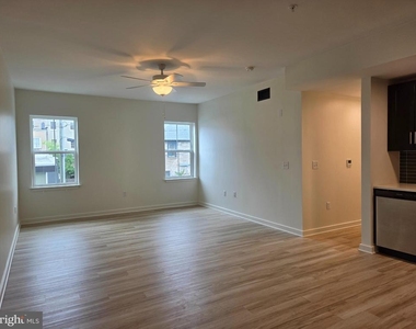 102 Hanover Street - Photo Thumbnail 5