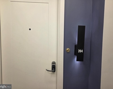 102 Hanover Street - Photo Thumbnail 1