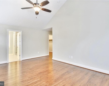 2205 N Edison Street N - Photo Thumbnail 12
