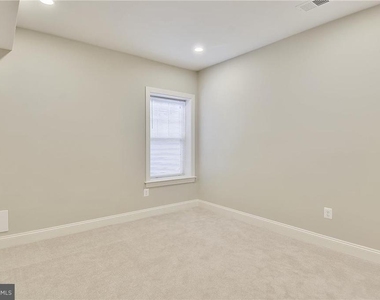 2205 N Edison Street N - Photo Thumbnail 17